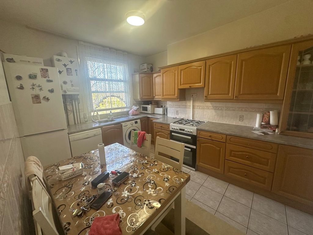 Property photo 3 of 11 Photo 11