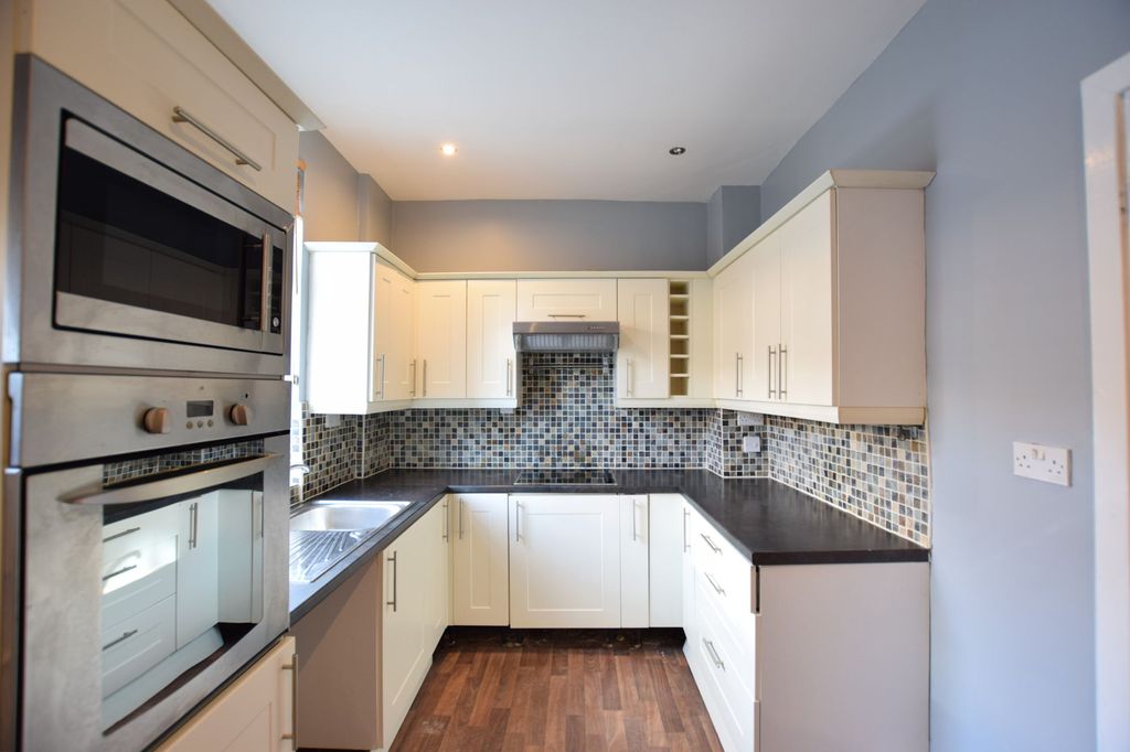 Property photo 1 of 9 Kitchen