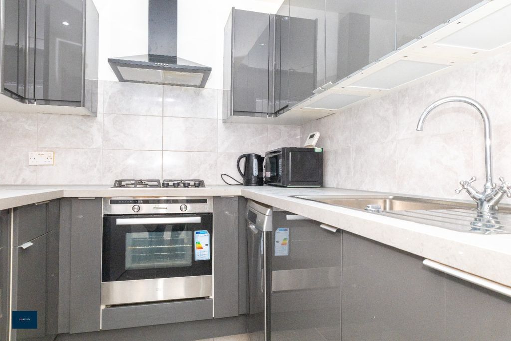 Property photo 3 of 8 Photo 3