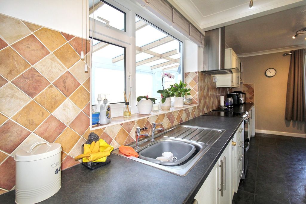 Property photo 2 of 22 Kitchen/Diner