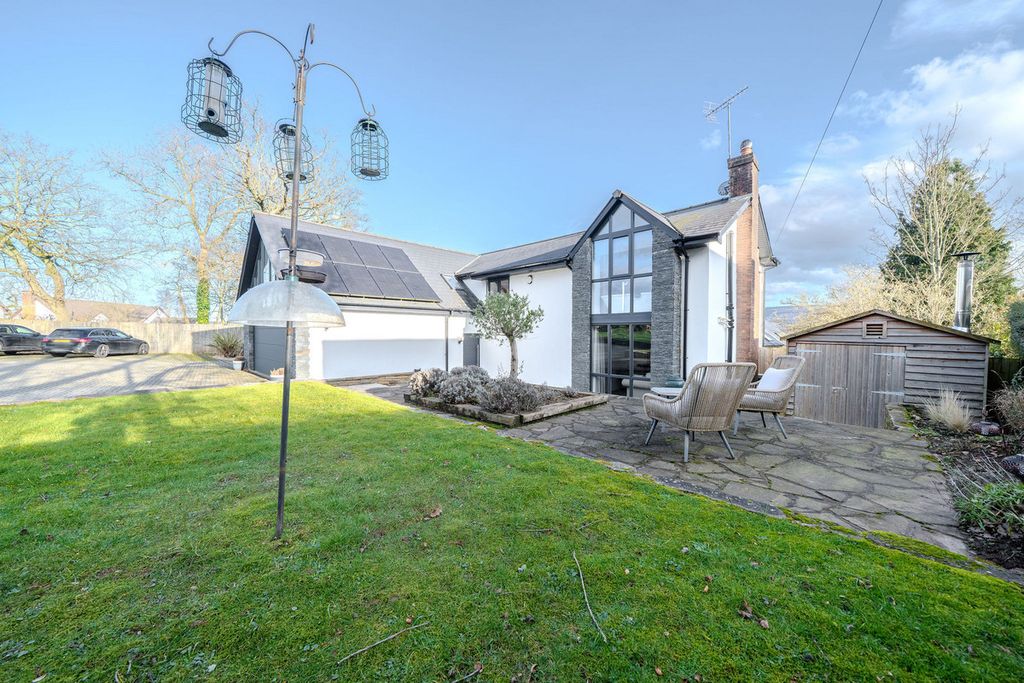 Property photo 2 of 43