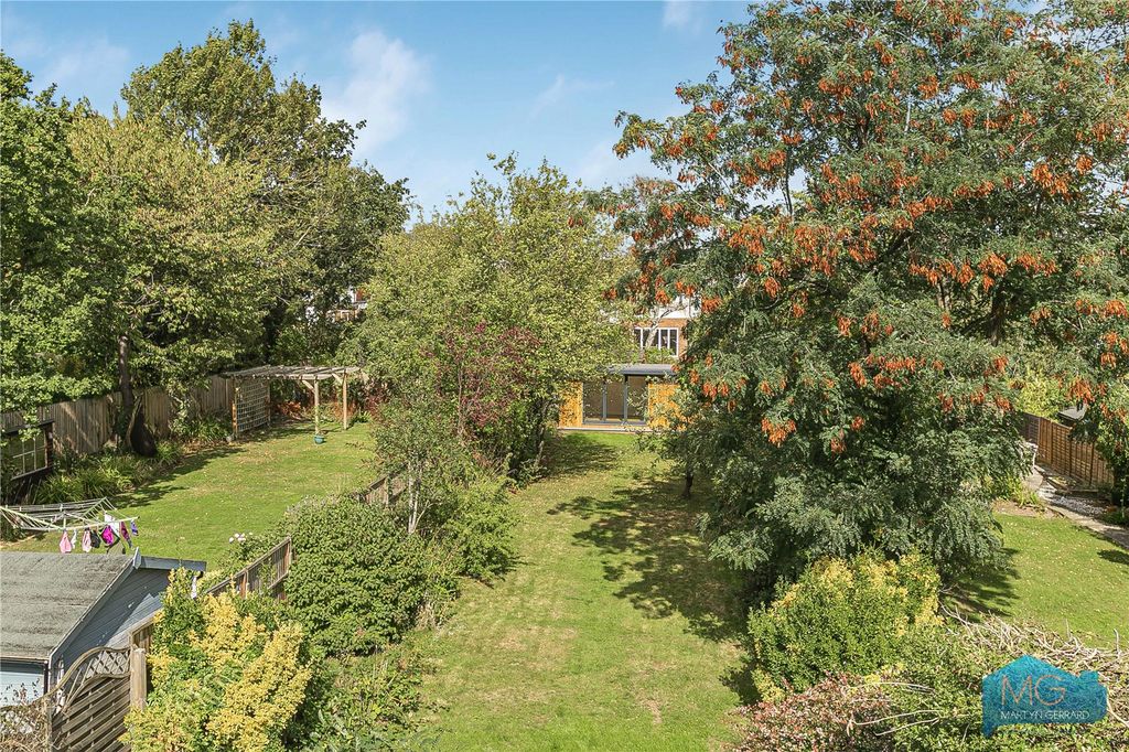 Property photo 3 of 42 Picture No. 23