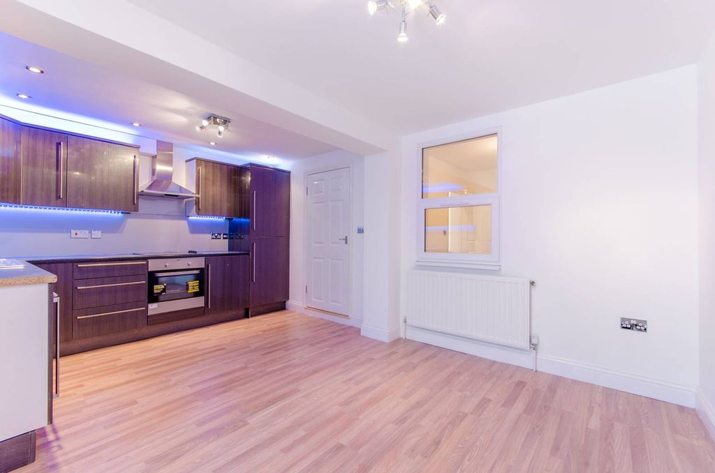 Property photo 3 of 10 Kitchen Diner
