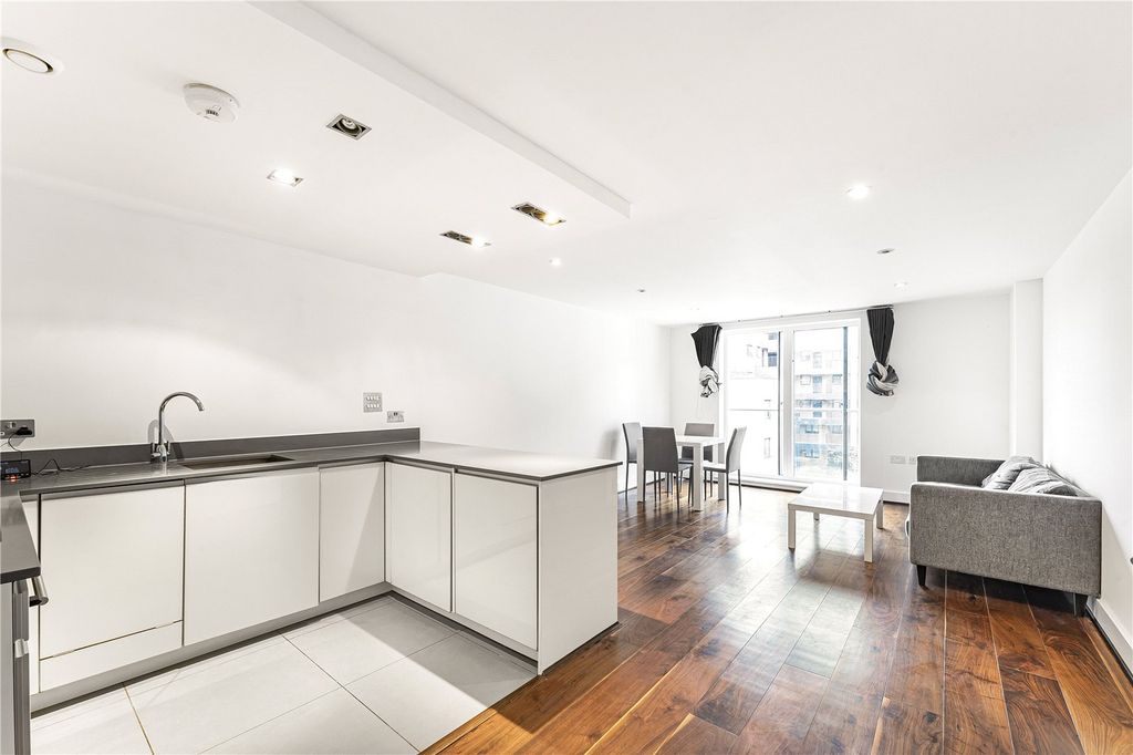 Property photo 1 of 22 Reception/Kitchen