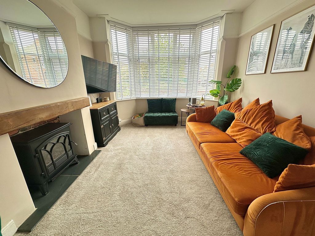 Property photo 2 of 31