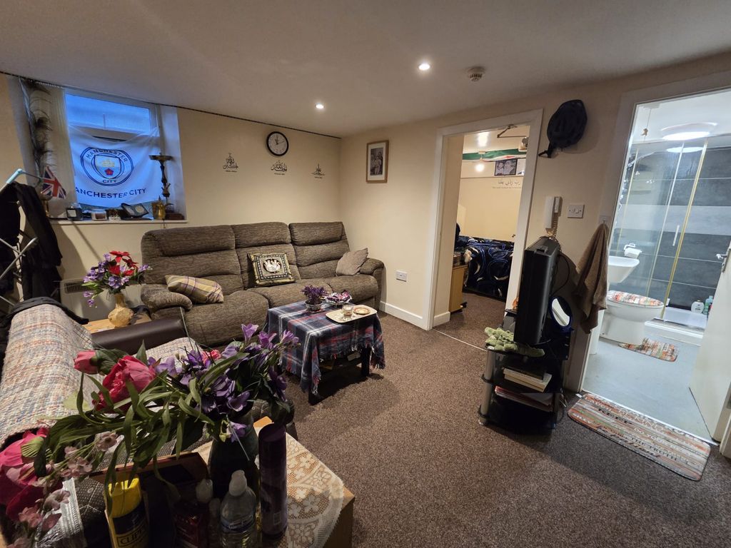 Property photo 2 of 29 Flat 1