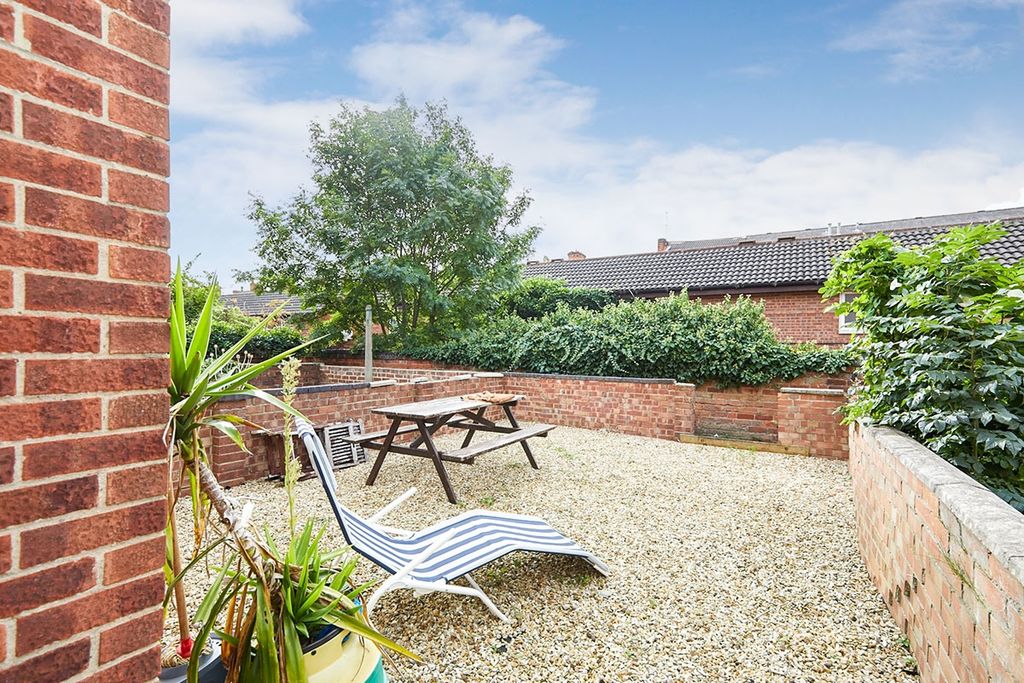 Property photo 2 of 5 Outside Space