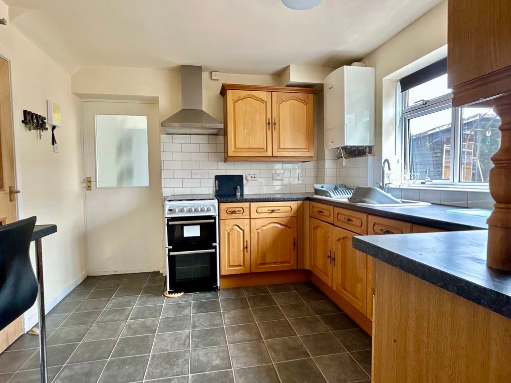 Property photo 2 of 17 Kitchen
