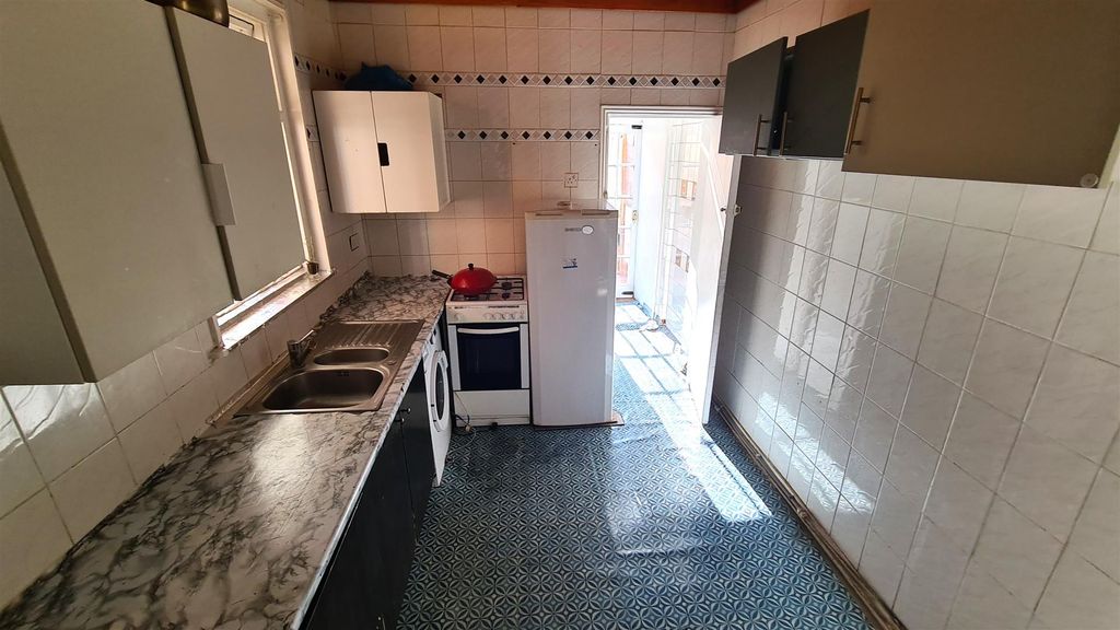 Property photo 3 of 28