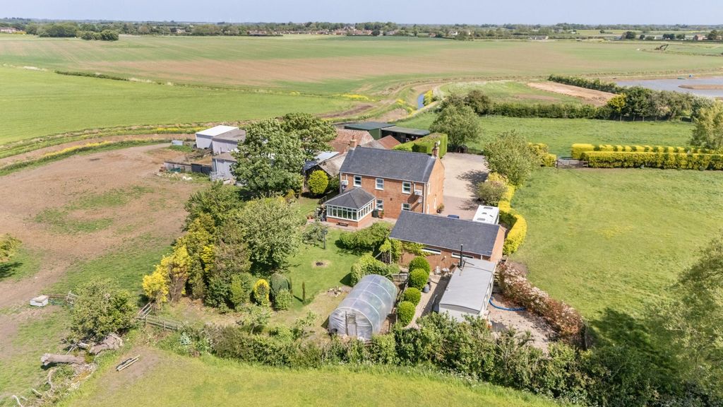 Property photo 2 of 46