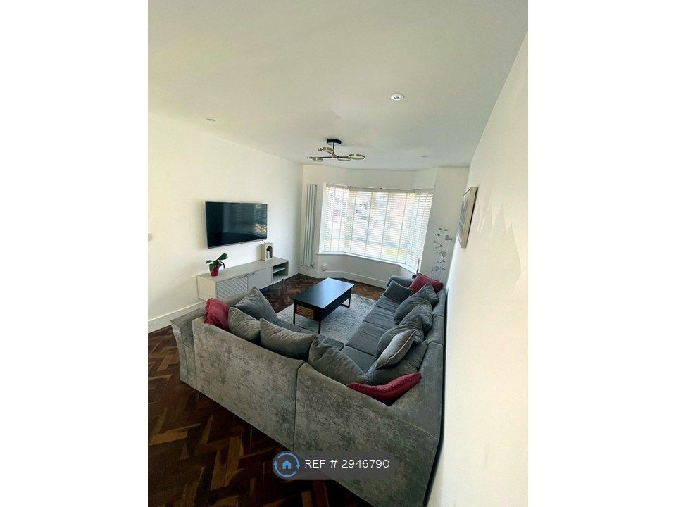 Property photo 2 of 15 Lounge