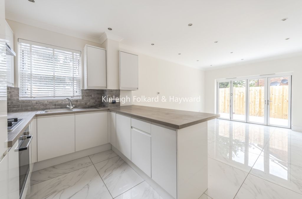 Property photo 1 of 6 Kitchen