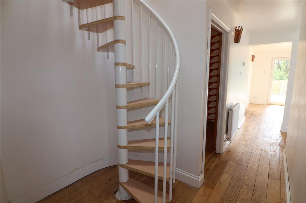 Property photo 3 of 15 Hallway