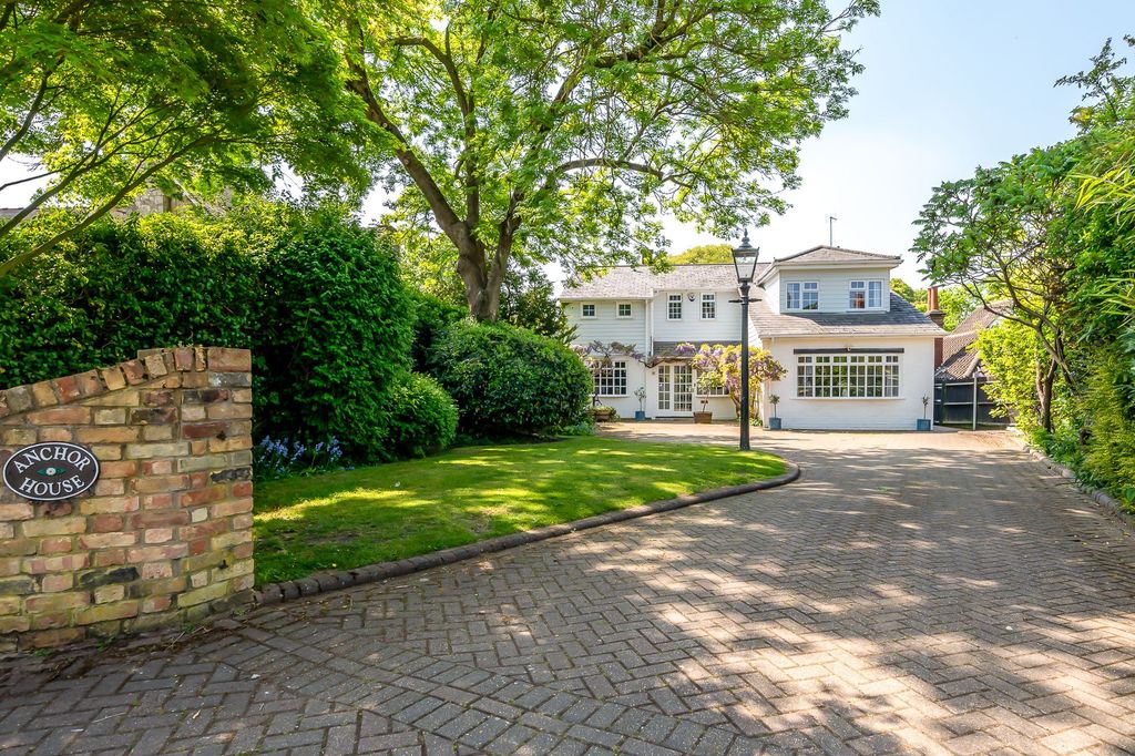 Property photo 1 of 34