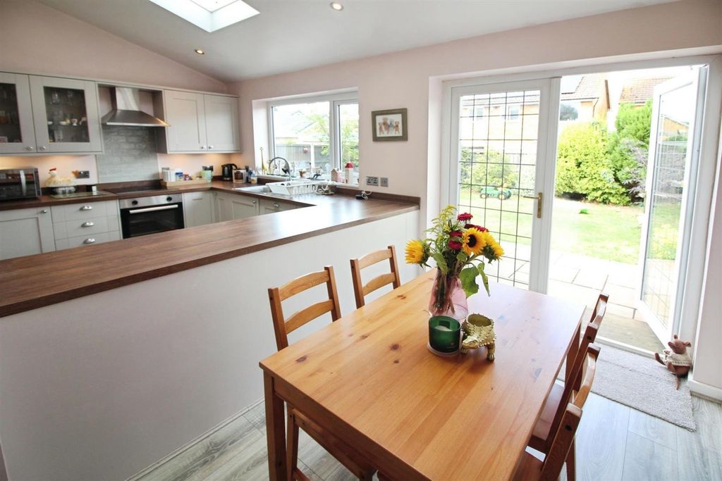 Property photo 3 of 18 Dining Area