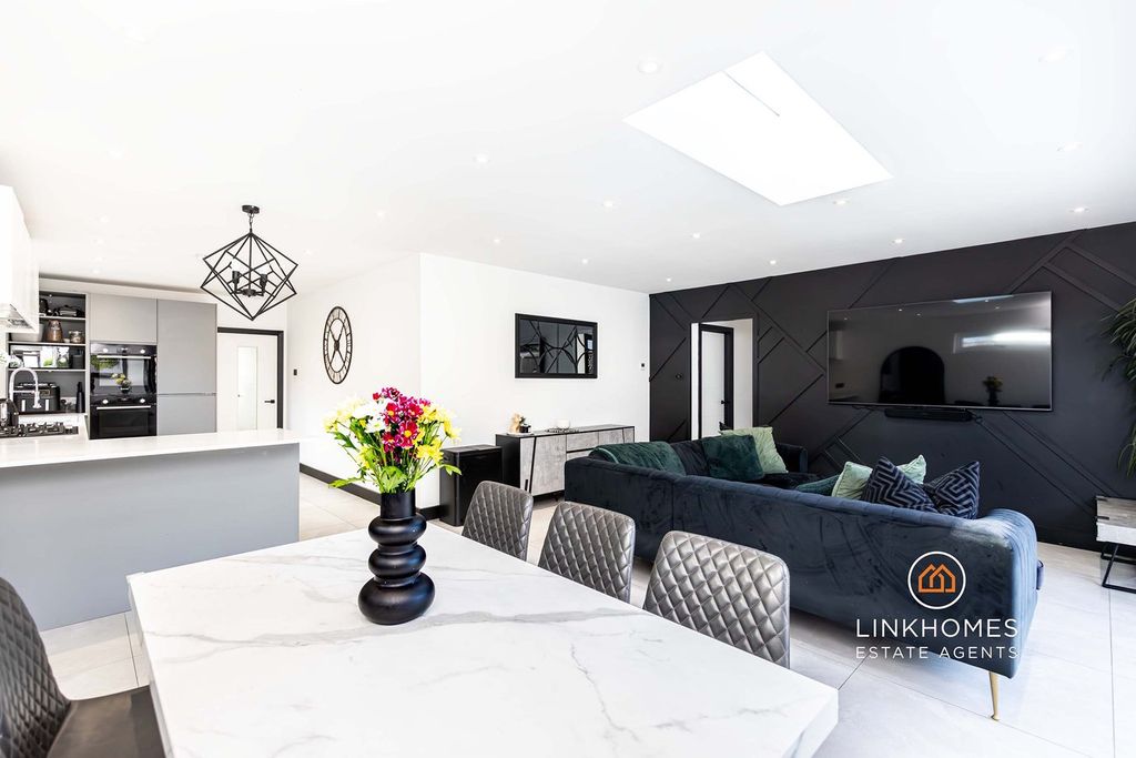 Property photo 2 of 30