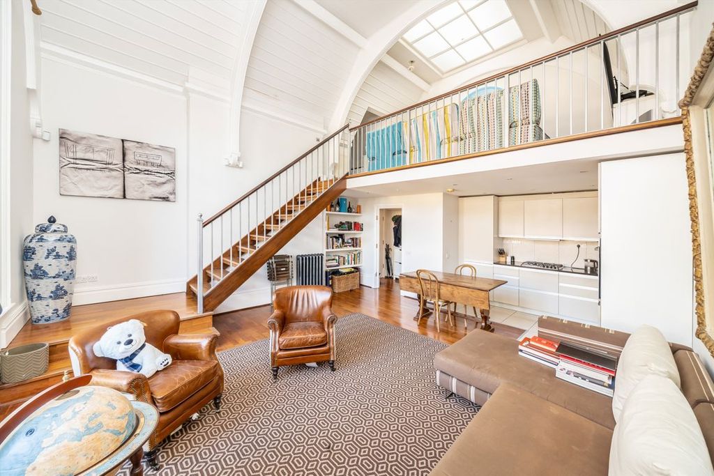 Property photo 2 of 7