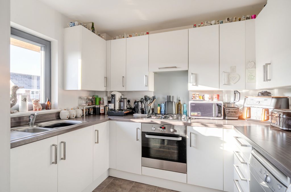 Property photo 3 of 11 1386925-7-69300dc...