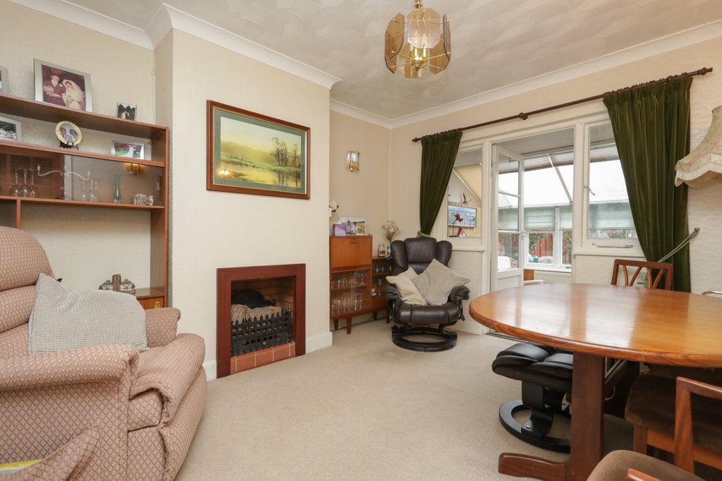 Property photo 3 of 16 Picture 3