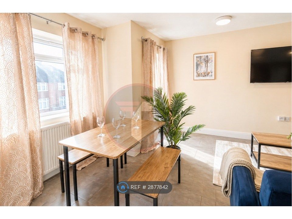 Property photo 3 of 17 Dining Space