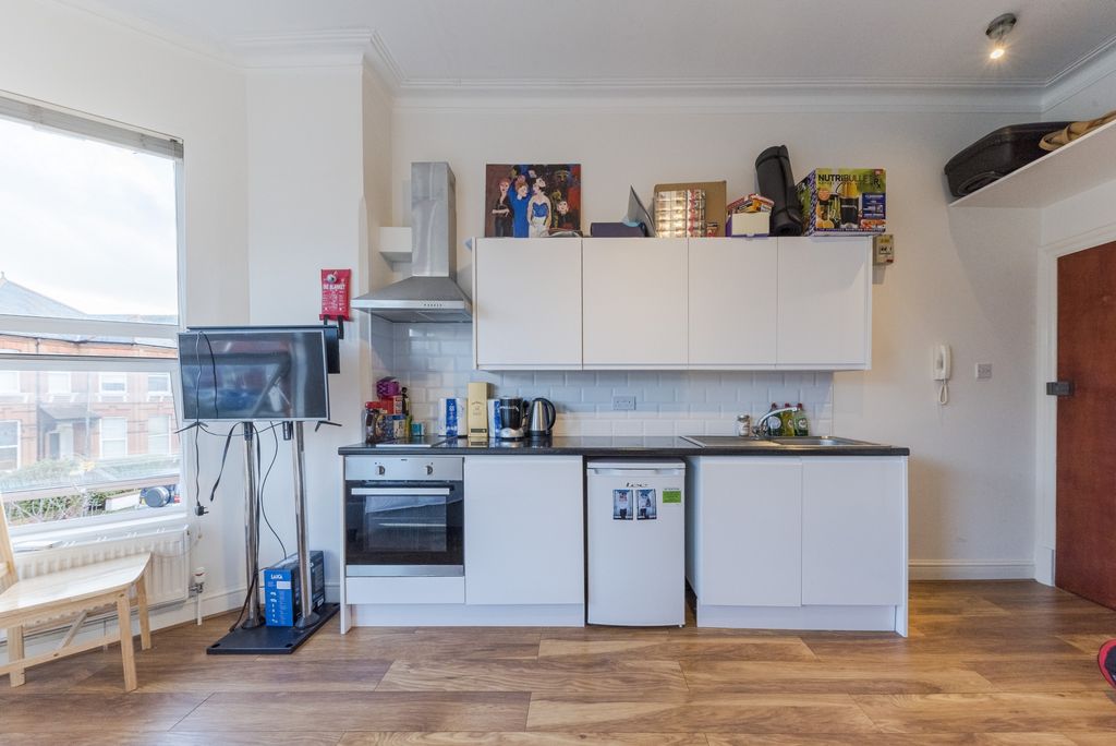 Property photo 3 of 6 Photo 4