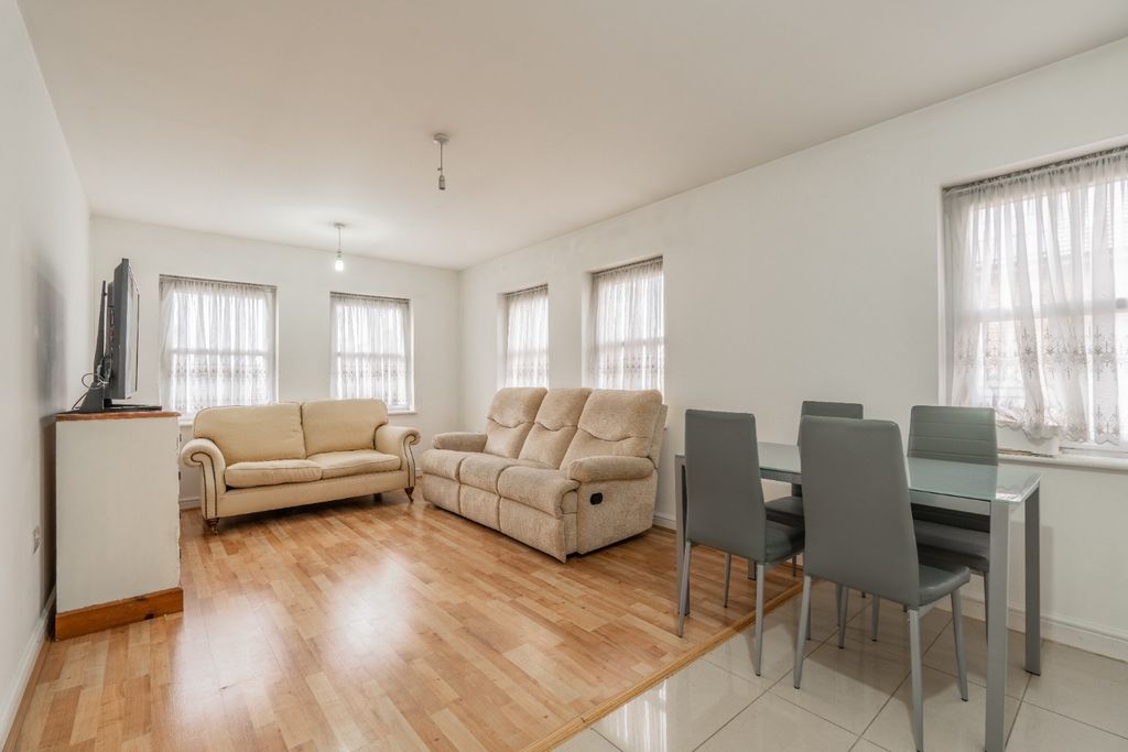 Property photo 2 of 14 4808043