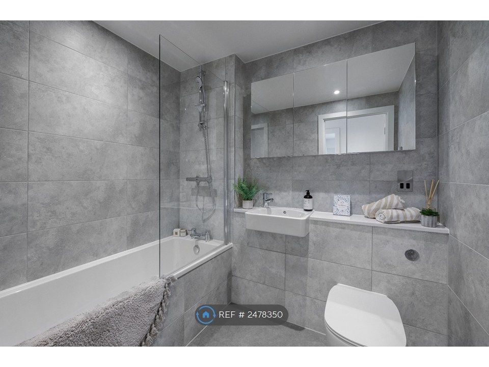 Property photo 3 of 14 Main Bathroom