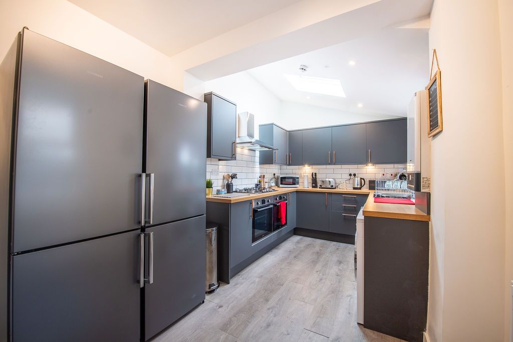 Property photo 3 of 6 49Halsburyroad-14