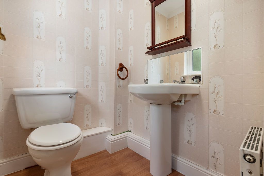 Property photo 3 of 29 152 Fairways Crescent