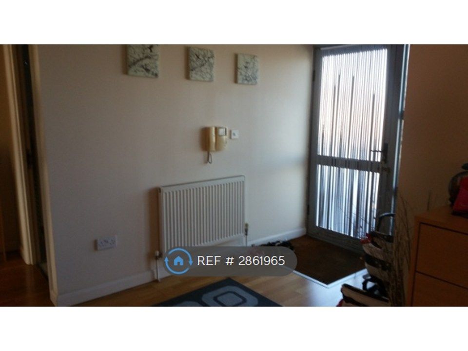 Property photo 2 of 6 Hallway