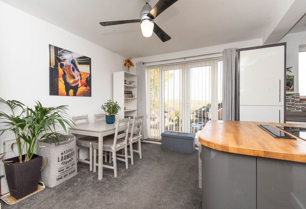 Property photo 3 of 22