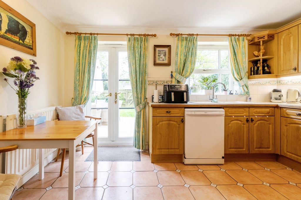Property photo 2 of 16 Kitchen 2