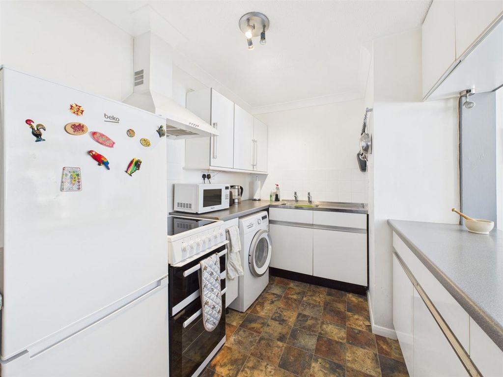 Property photo 3 of 12 Cam04116G0-Pr0245-Still006.Jpg