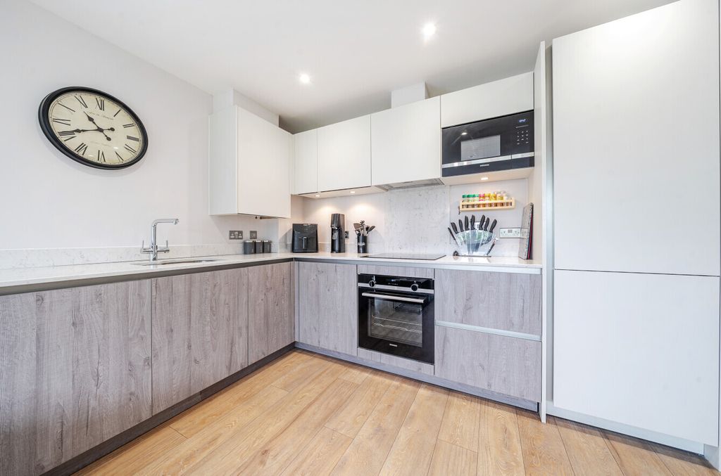 Property photo 3 of 8 Kitchen