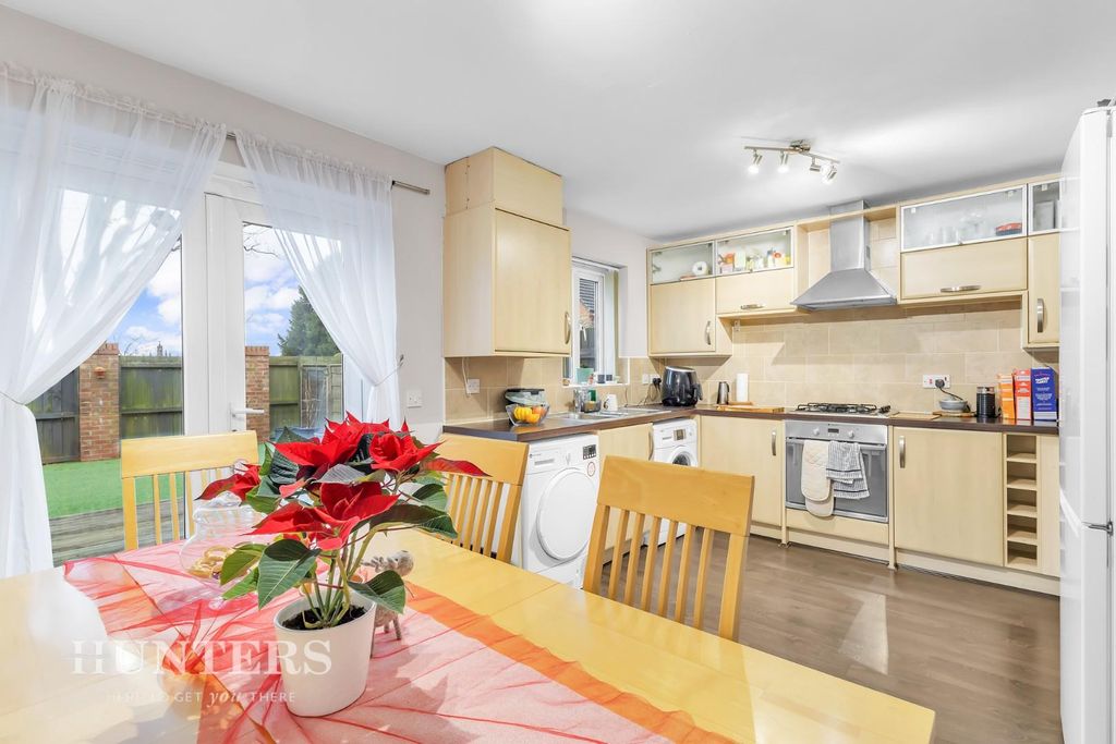 Property photo 3 of 23 Dining Kitchen