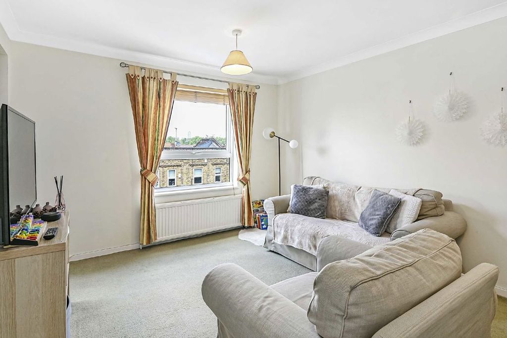 Property photo 2 of 8