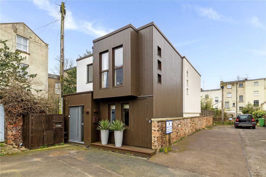 Property photo 1 of 37 Picture No. 62