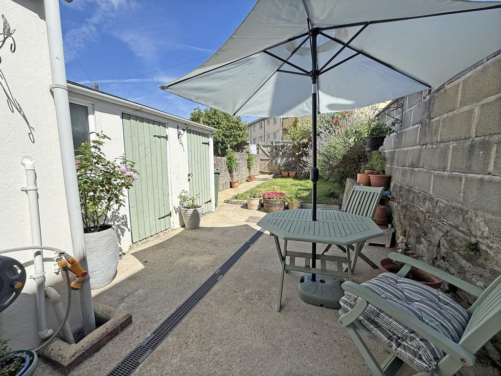Property photo 2 of 17 Clinton Avenue 9 - Garden 3.Jpg
