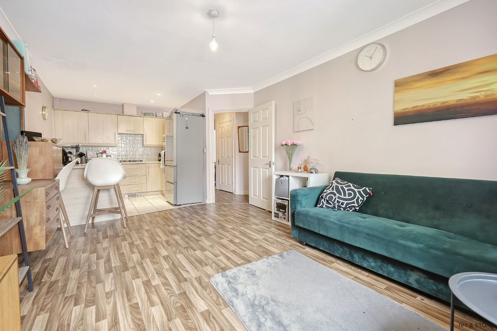 Property photo 3 of 14 4137073