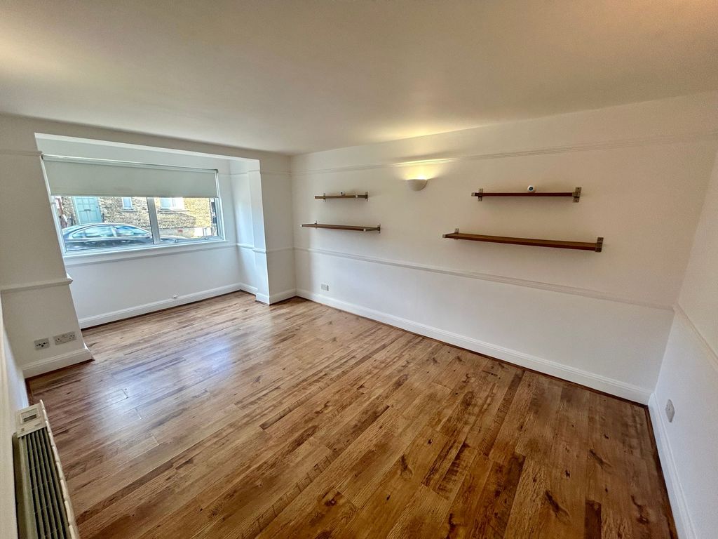 Property photo 3 of 6