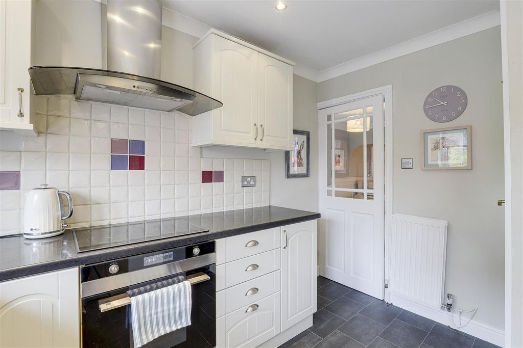 Property photo 3 of 30 4392.Jpg