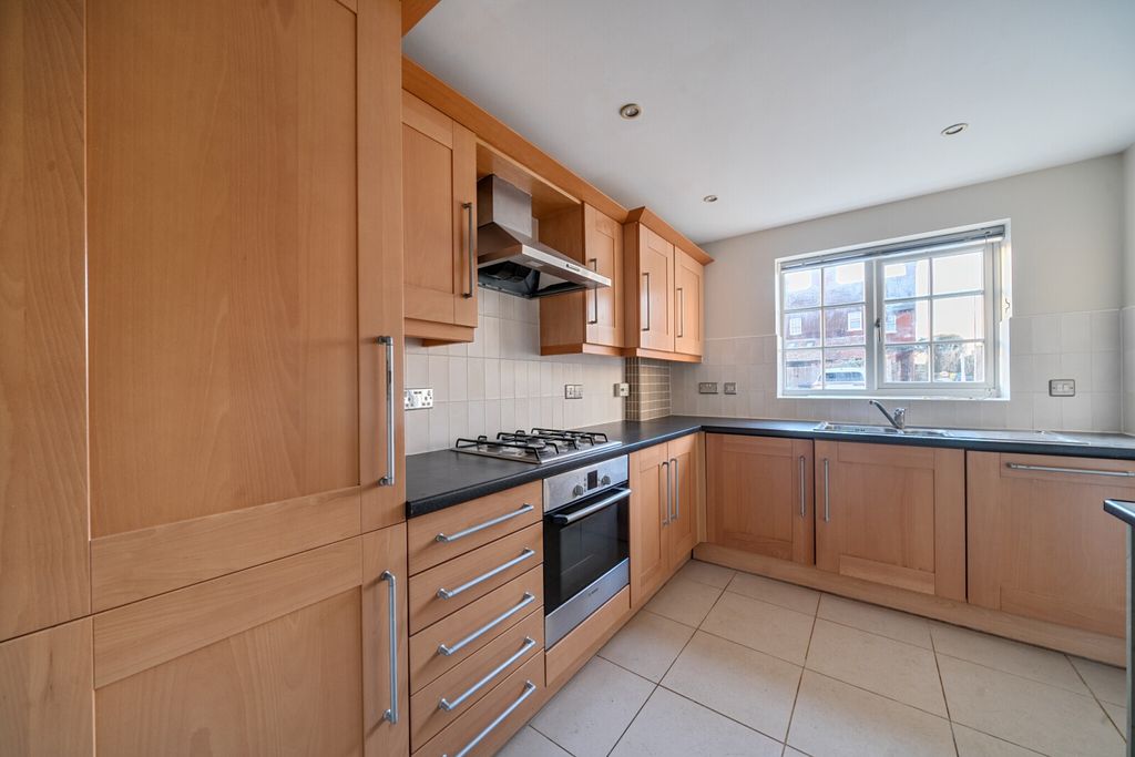 Property photo 2 of 27 Picture No. 14