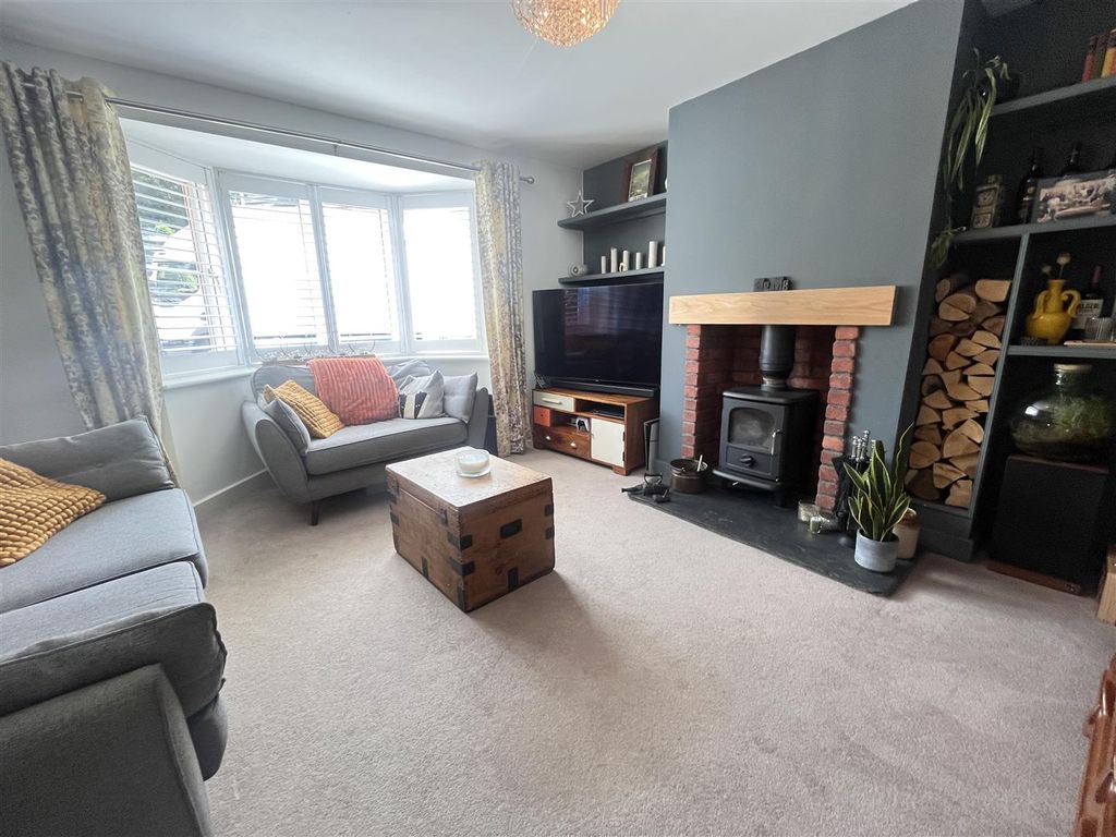 Property photo 2 of 18 Lounge