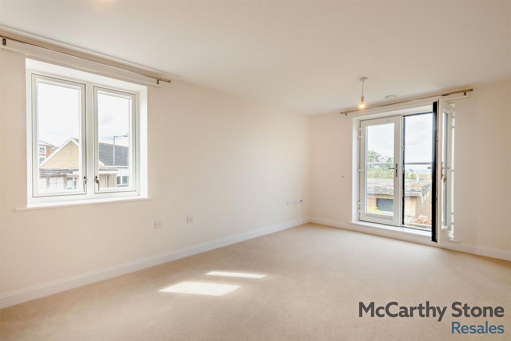 Property photo 2 of 24 8646952-Interior05-800.Jpg