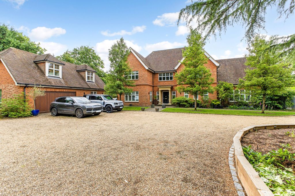 Property photo 2 of 37