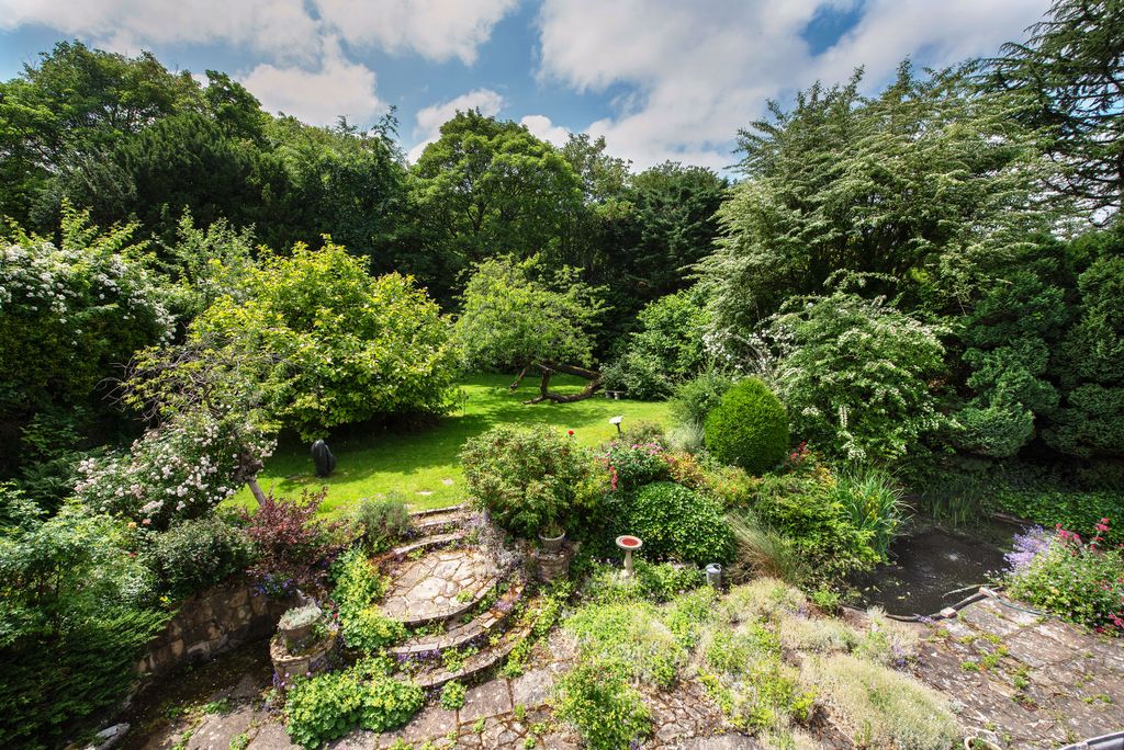 Property photo 3 of 9