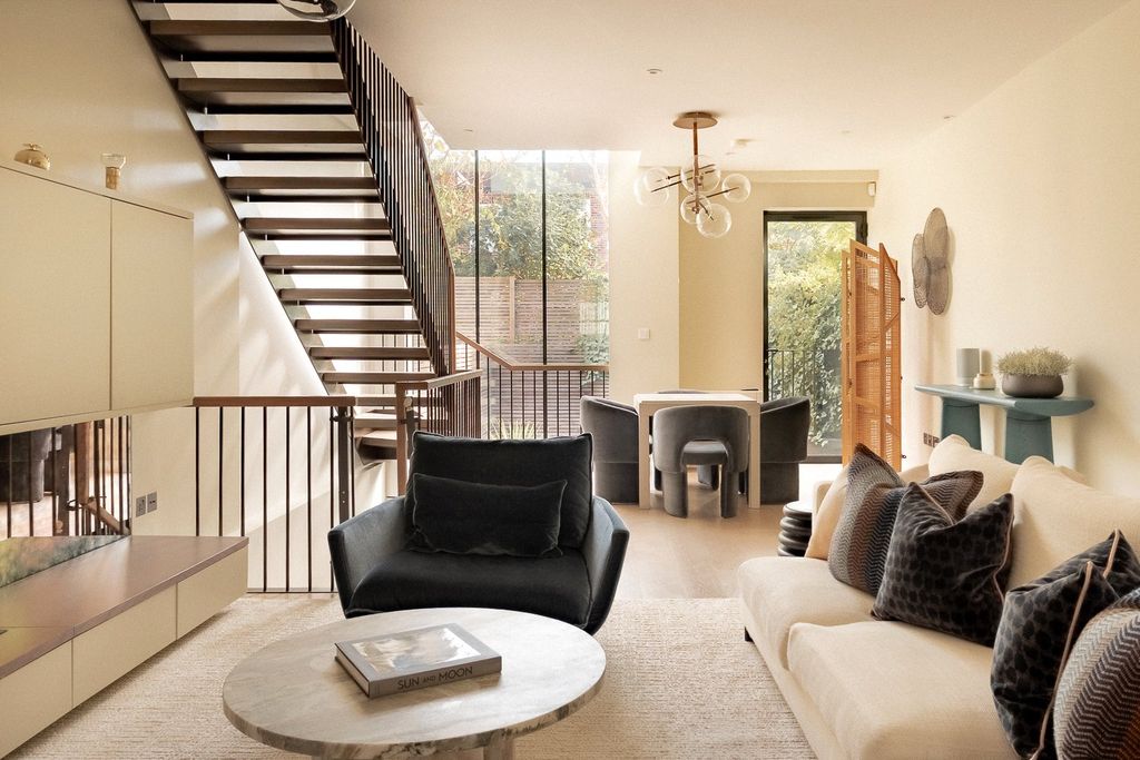 Property photo 1 of 18 Reception