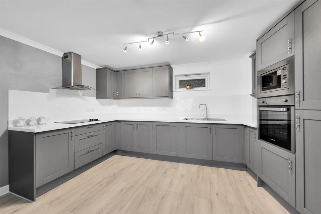 Property photo 2 of 10 Kitchen.Jpg