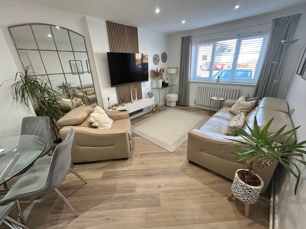 Property photo 2 of 16 Photo 2