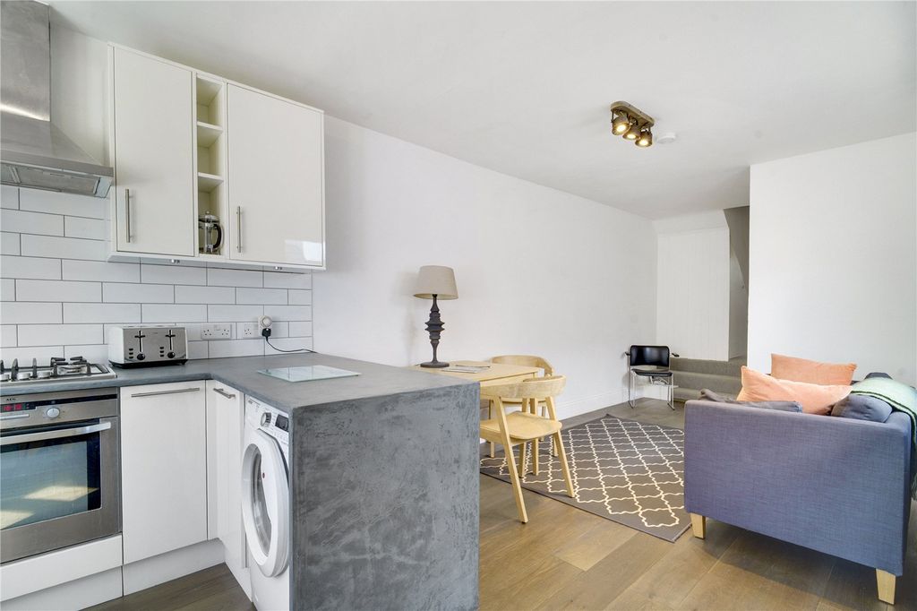 Property photo 2 of 14 Picture No. 11